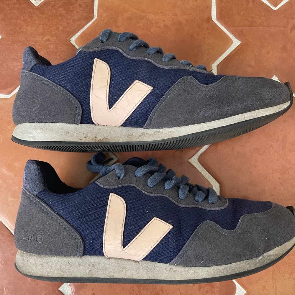 Veja size 9 sneakers